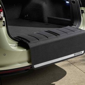 Tapis de coffre avec protection pour seuil